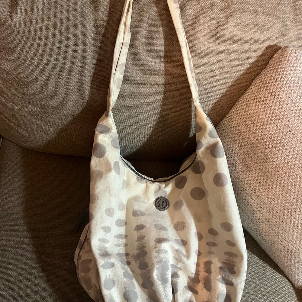 Lululemon sackasana bag